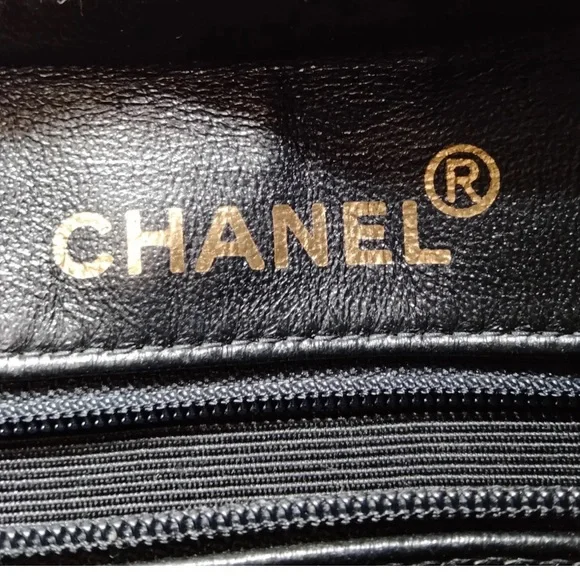 CHANEL Black and White Quilted Logo Shoulder Bag - Picture 9 of 10